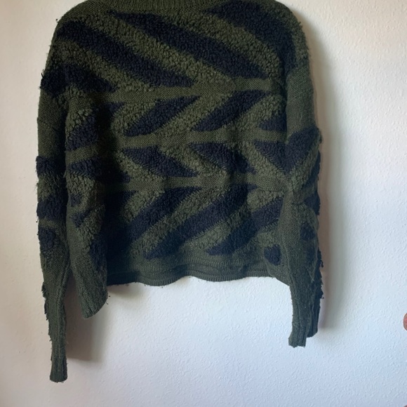 Grandpa style sweater - Picture 3 of 4